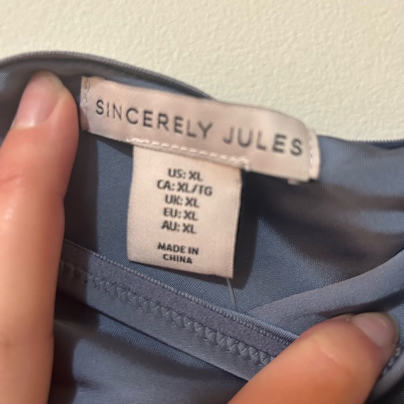 Elegant Blue Satin Skirt - Picture 4 of 4